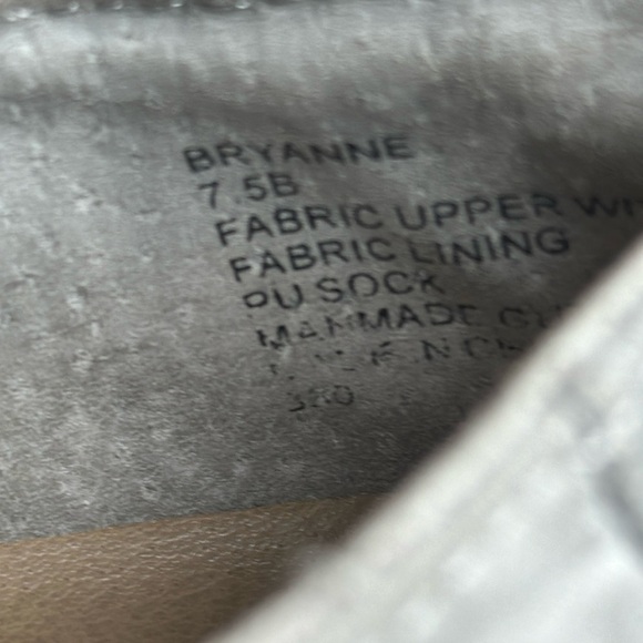 Steve Madden Faux Gray Suede Unique Fur PomPom Slip On Sneakers Size 7.5 - Picture 9 of 9